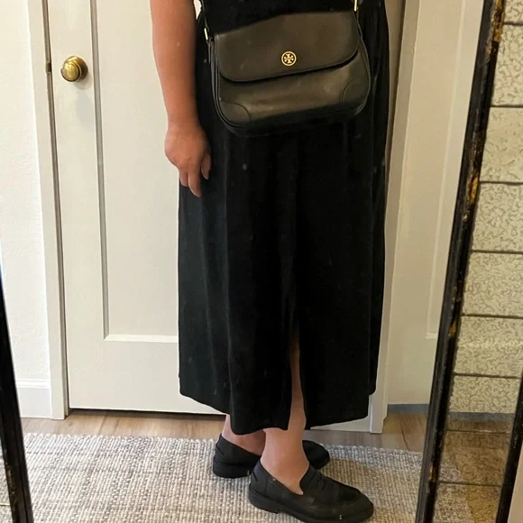 Tory Burch Black Cross Body Bag! Beautiful 😍 - Picture 2 of 9